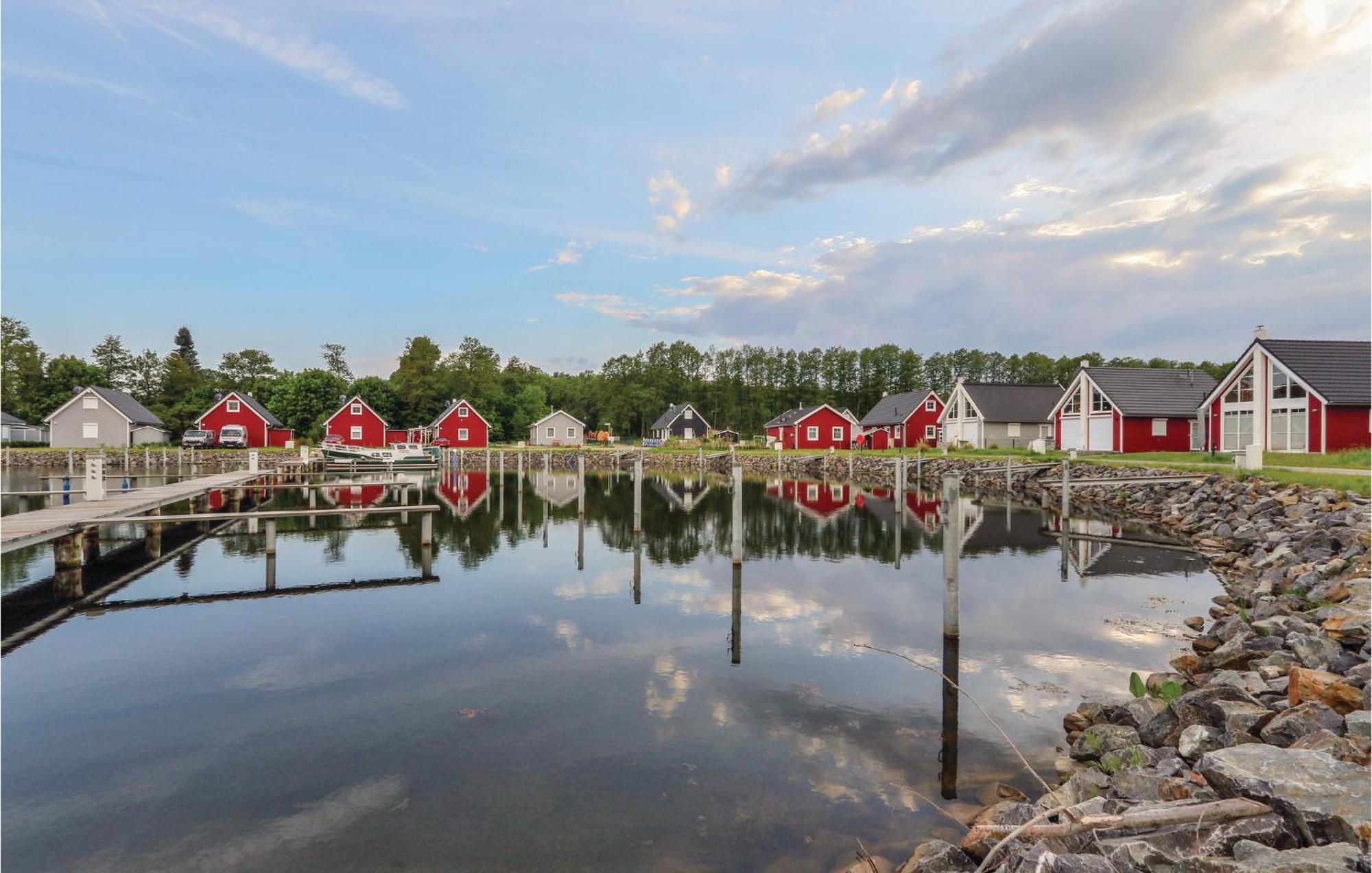 Beautiful Home In Zerpenschleuse With Wifi Экстерьер фото