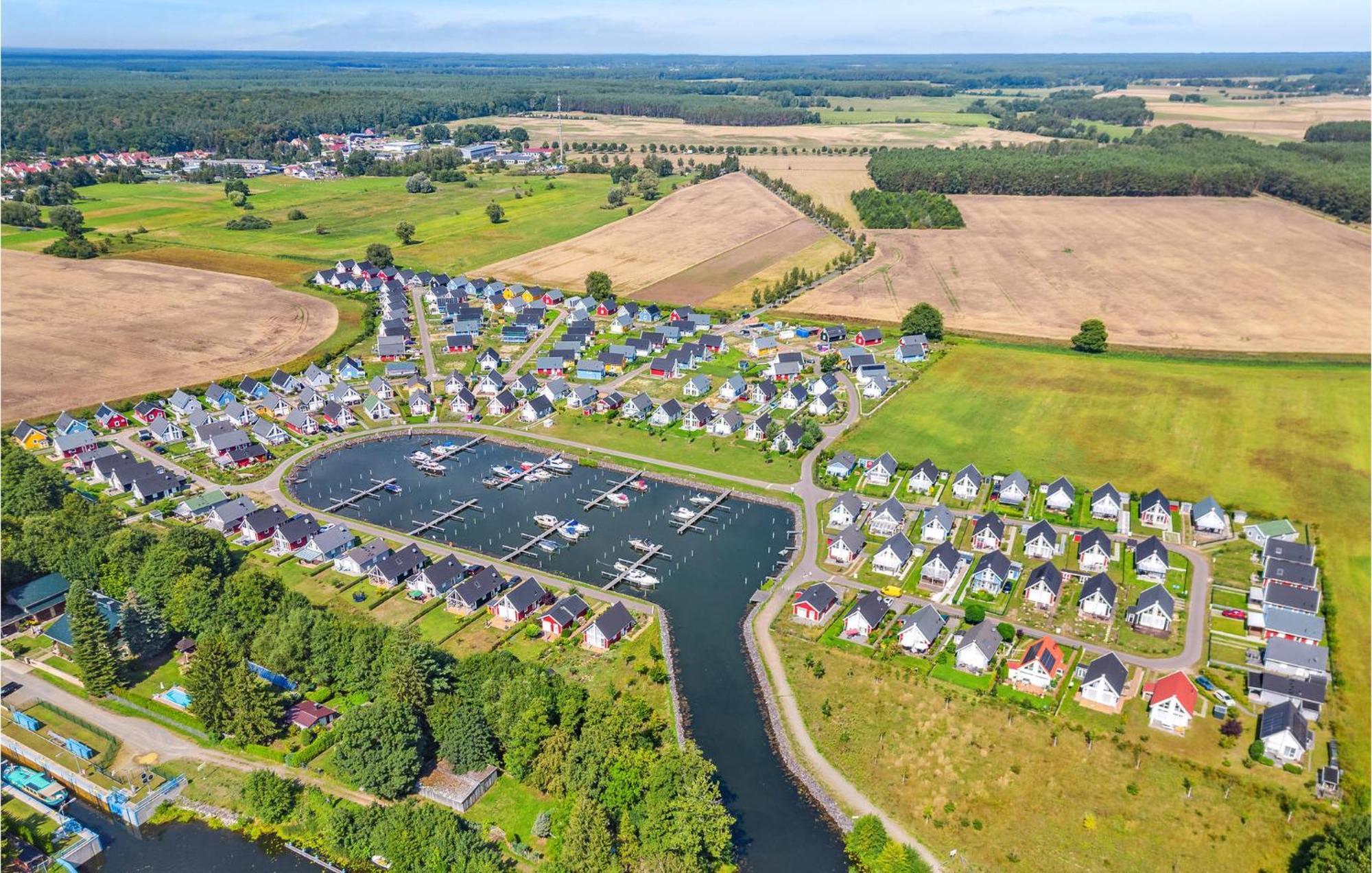 Beautiful Home In Zerpenschleuse With Wifi Экстерьер фото